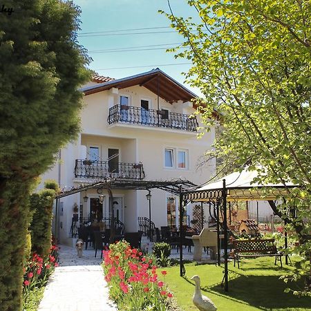PeštaniPension Laleアパートメント エクステリア 写真